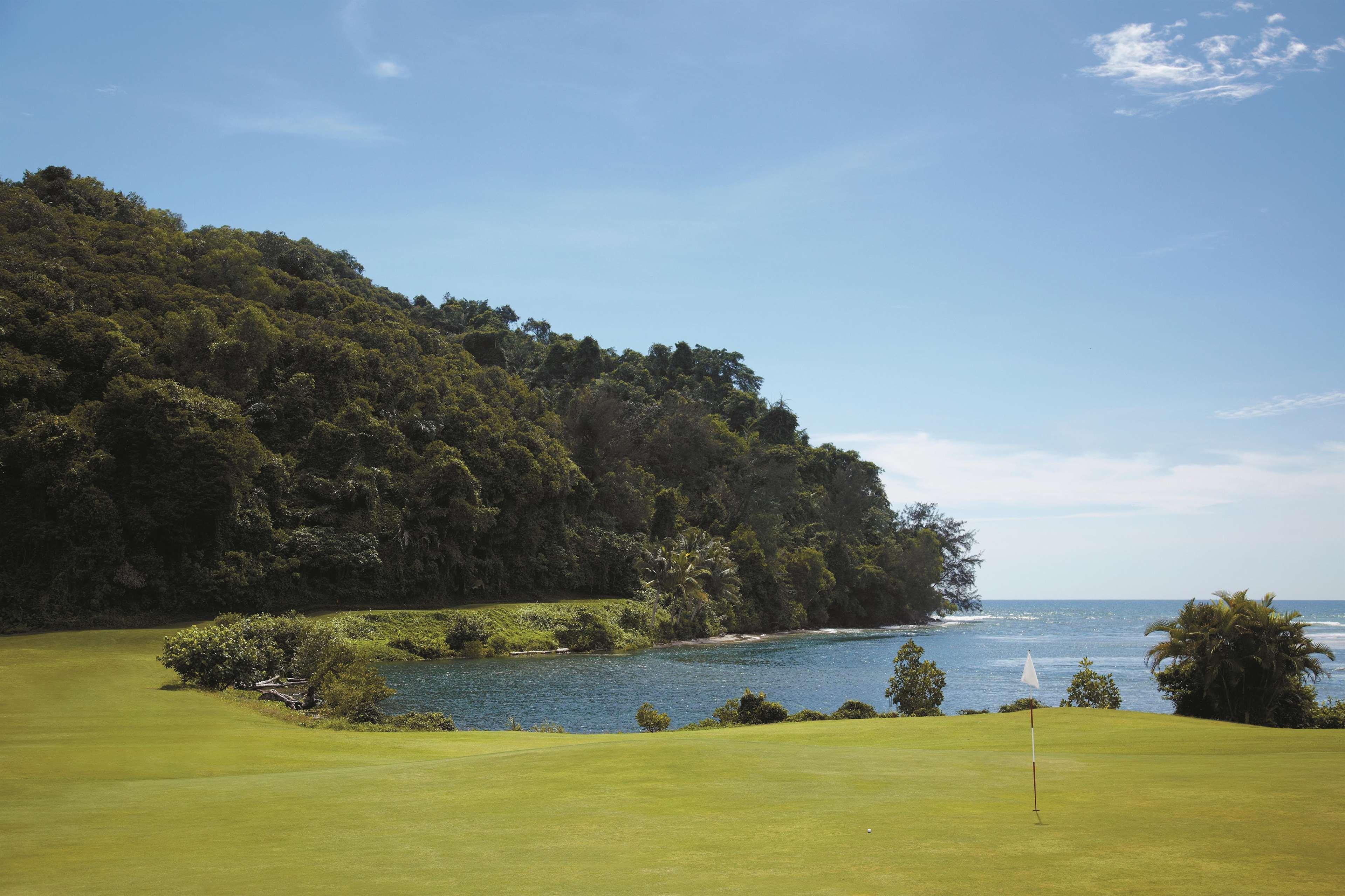 Shangri-La Rasa Ria, Kota Kinabalu Eksteriør billede Golf course at the Bayview Hotel