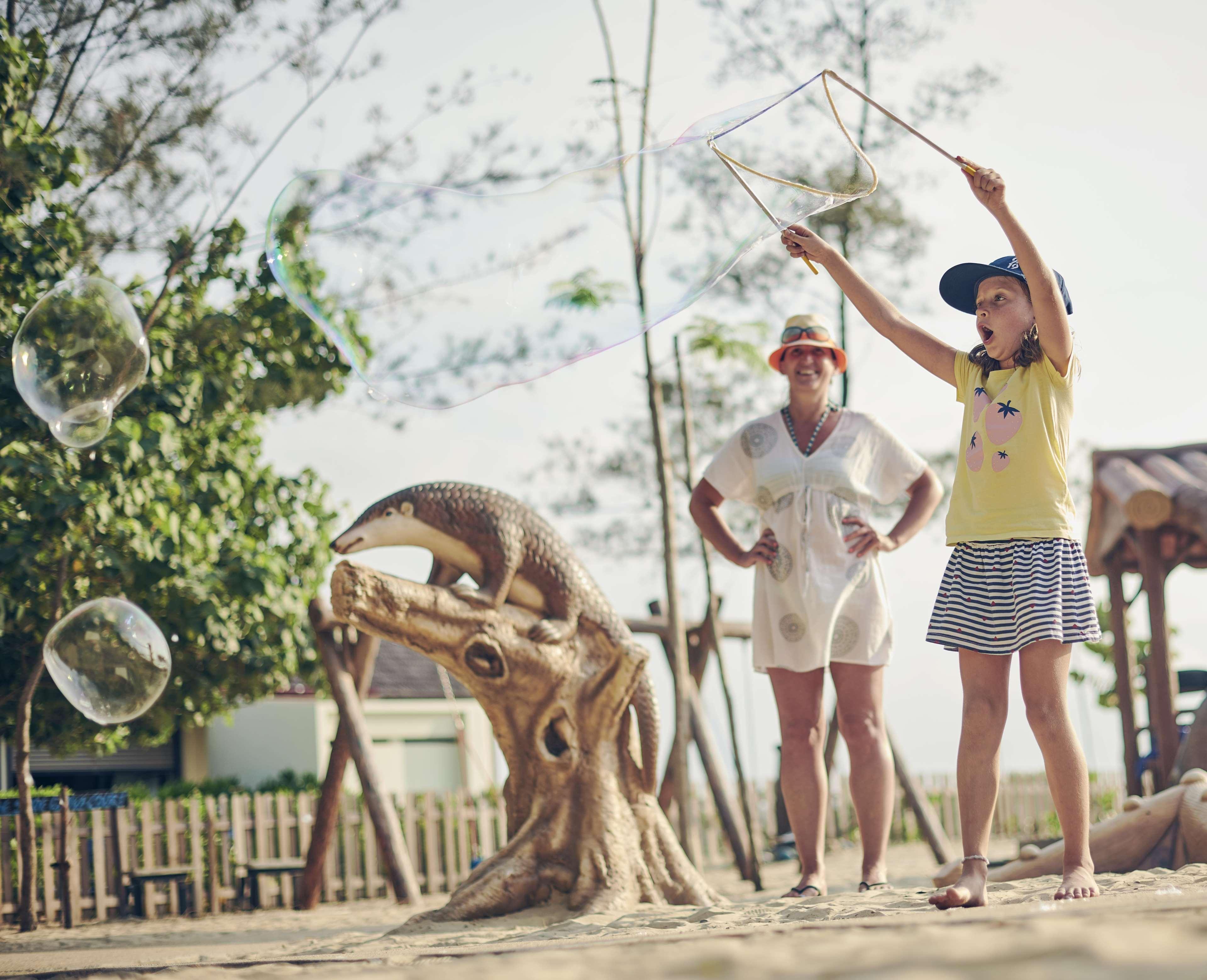 Shangri-La Rasa Ria, Kota Kinabalu Eksteriør billede The 2014 film version of the song "The Dinosaur Song" was used in the film Walking with Dinosaurs.