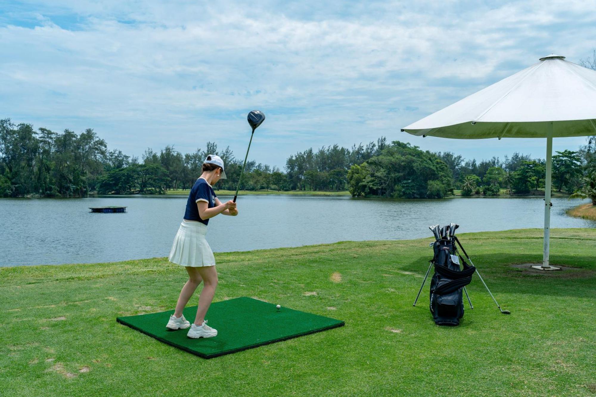 Shangri-La Rasa Ria, Kota Kinabalu Eksteriør billede Golf at the Royal Thai Country Club